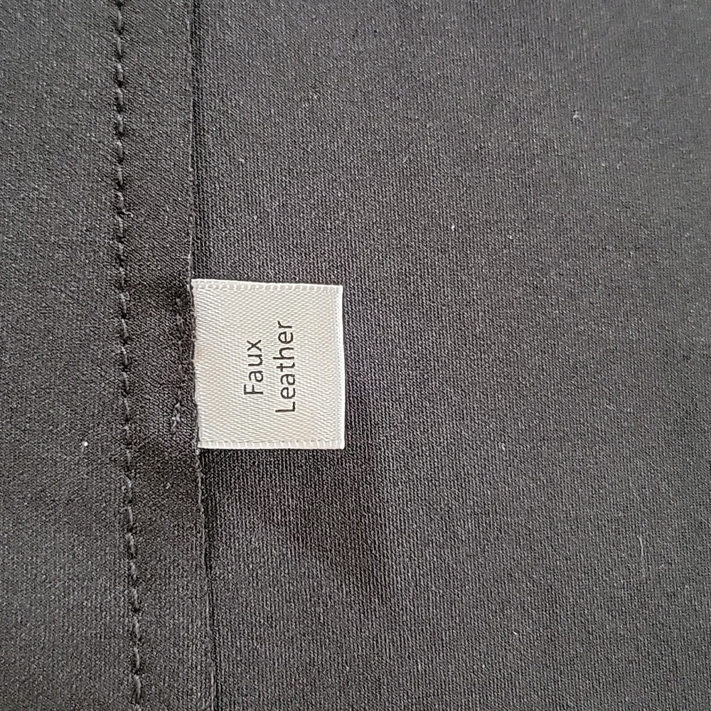 Sleeveless Women's Black Vest Open Front. - Picture 4 of 4